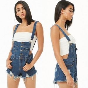 🎉HP Warm Weather 6/6/22🎉 NWT Forever 21 Distressed Short Short Jean Overalls